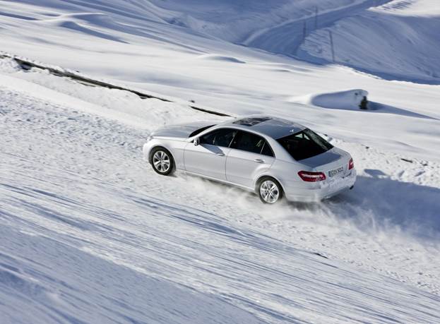 Движение автомобиля по снегу