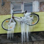 Велосипед на зимнем балконе